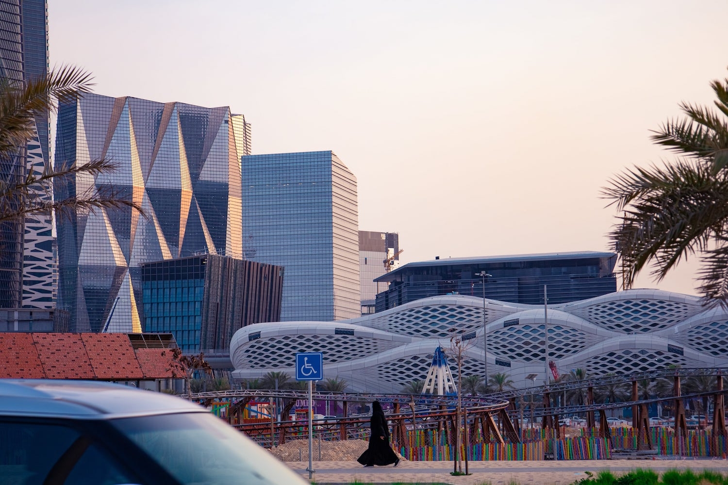 king-abd-allah-king-abdullah-financial-district-kafd-business-metropolis-gulf-uae-construction-tower_t20_2K2dgO-min.jpeg