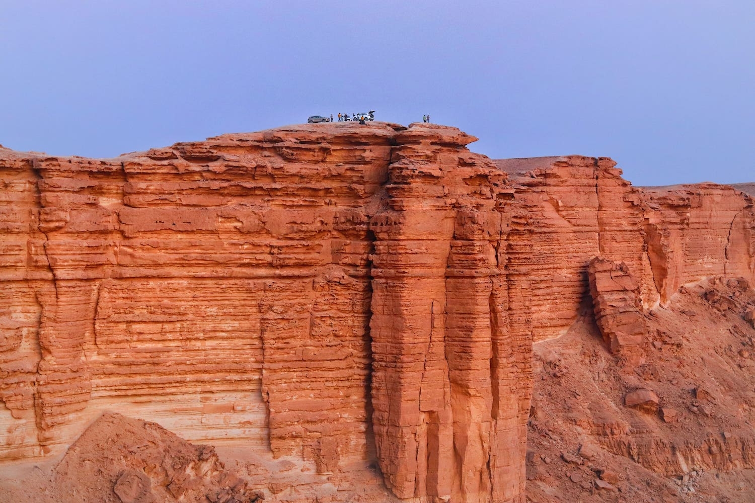 an-offbeat-location-100km-away-from-the-town-limits-of-the-capital-city-of-saudi-arabia-30km-off-road_t20_YNXmkX-min.jpeg